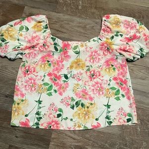 Beautiful flower print top with lined sleeves